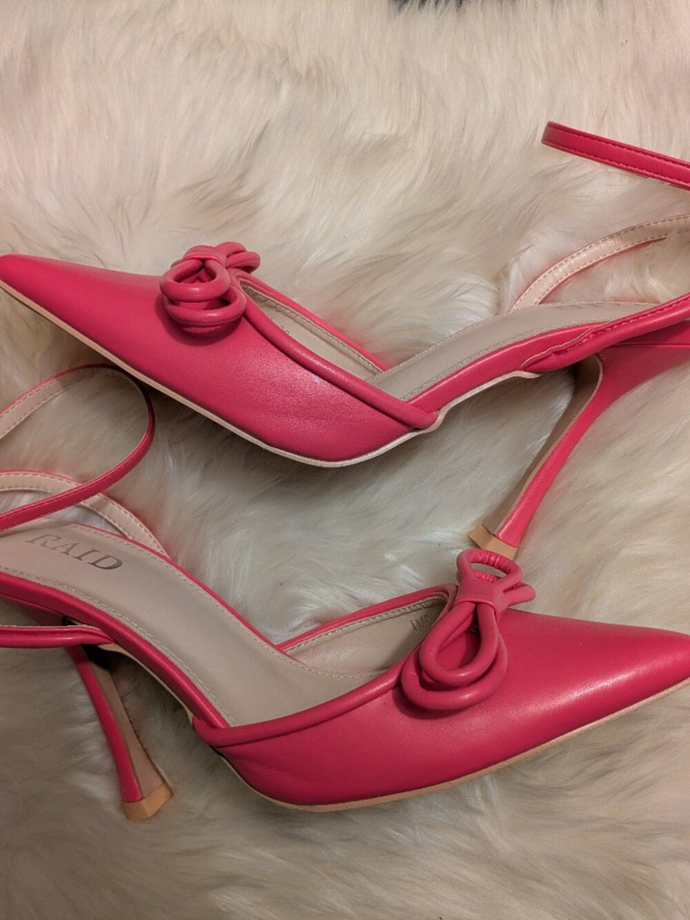 Beautiful pointy fuscia Slingbacks - Picture 2 of 7